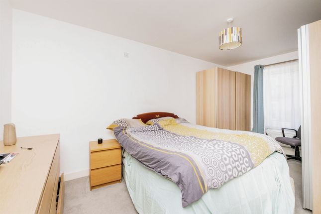 Flat for sale in Alden, Bishopric, Horsham