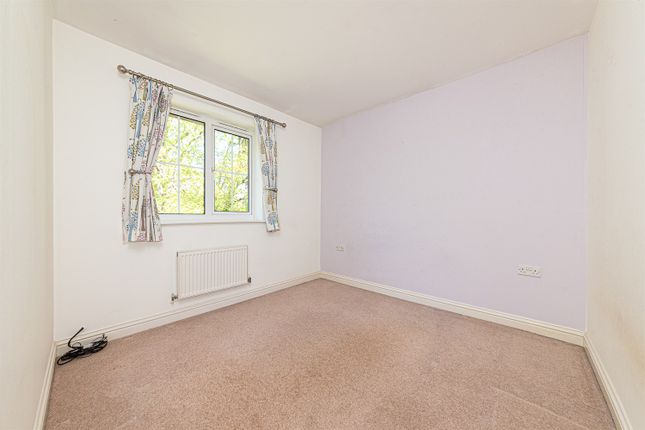 Detached house to rent in Smalley Close, Wokingham