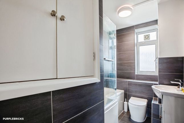 Flat 47/Barry House, Rennie Estate, London photo 2