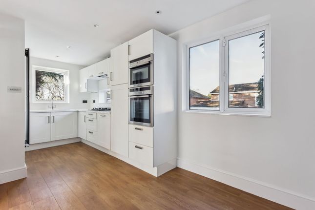 23, Drumaline Ridge, Worcester Park photo 3
