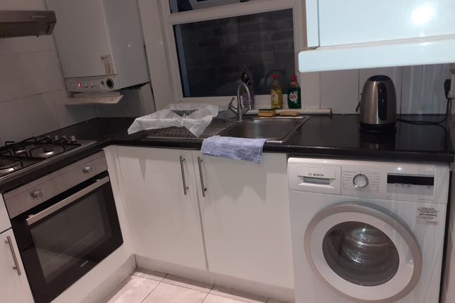 Flat to rent in Alexandria Road, London