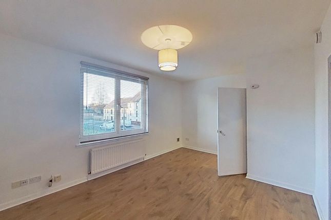 15/4, Royston Mains Road, Edinburgh photo 2