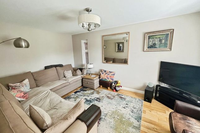 32, Silver Birch Close, Bolton photo 2