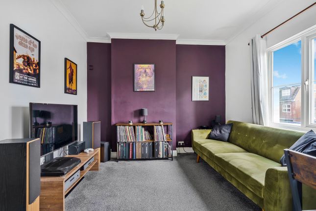 8 Lazare Court, Gresham Road, STAINES-UPON-THAMES photo 3