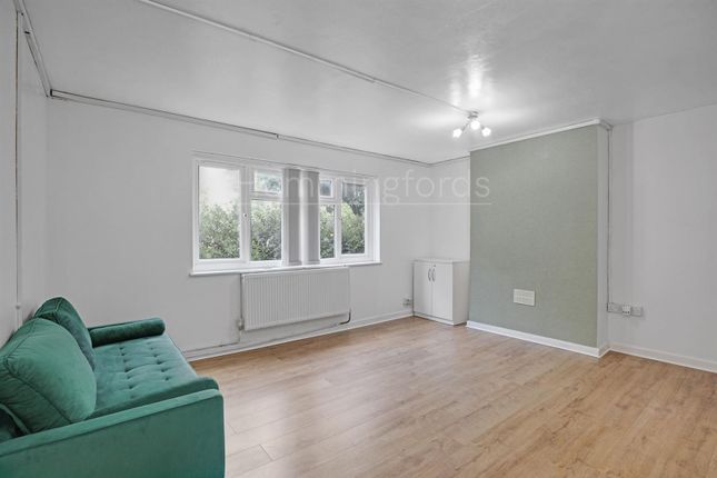 14-47A484044-Hmf-Jj-Hemsworth Court-14-Medium.Jpg