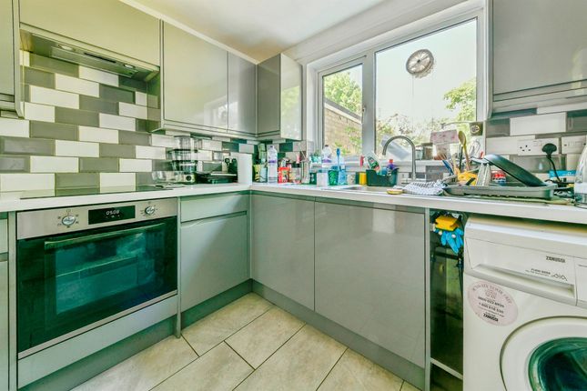 568, Canterbury Way, Stevenage photo 3
