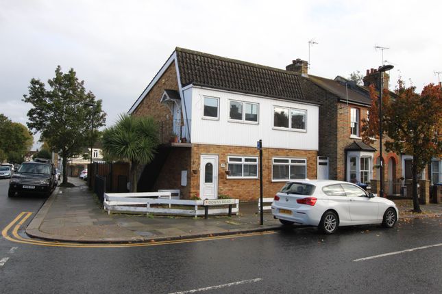 Thumbnail Maisonette to rent in Downs Road, Enfield