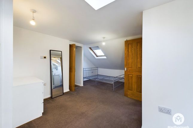 Room 6 Loft, 64, Harold Road, London photo 3