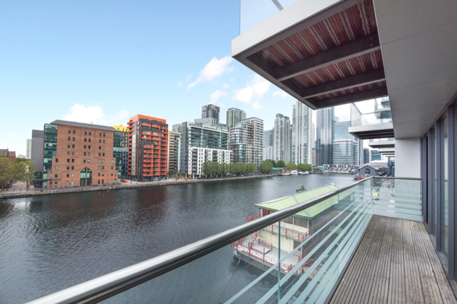 Flat to rent in Oakland Quay, London