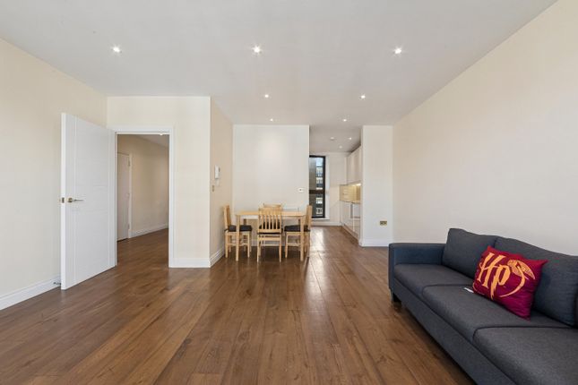 Flat 9, King Court, 3, Dod Street, London photo 2