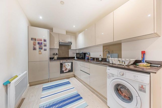 Flat 5, 177, High Street, New Malden photo 2
