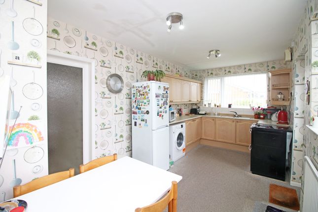 4, Bowland Avenue, Fleetwood photo 2