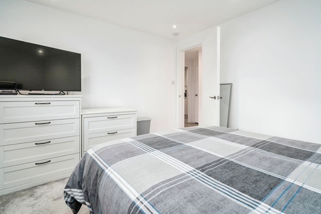 Flat for sale in Gordon Close, St.Albans