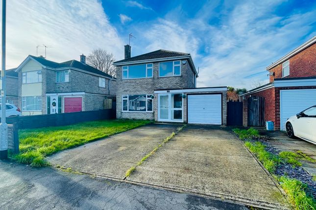 Detached house to rent in Sunningdale Avenue, Spalding