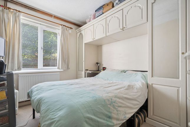 22 Huxley Close, Uxbridge photo 4
