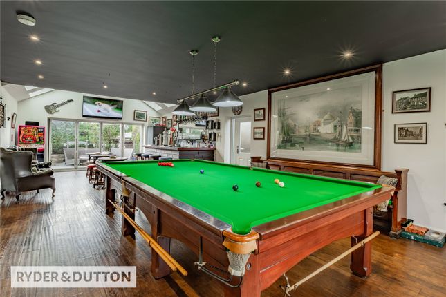 Bar/Snooker Room