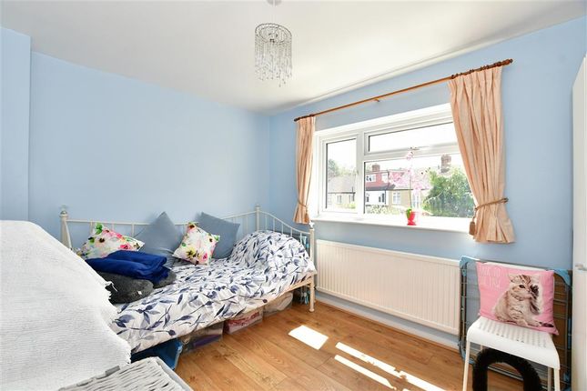 Maisonette for sale in Crown Road, Ilford, Essex