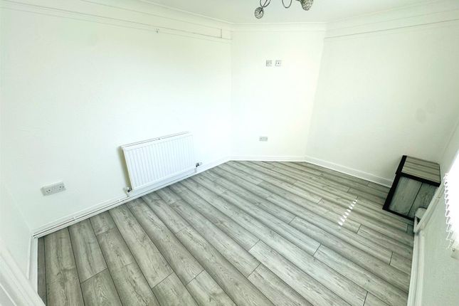 6, Graigwen, Llanelli photo 3