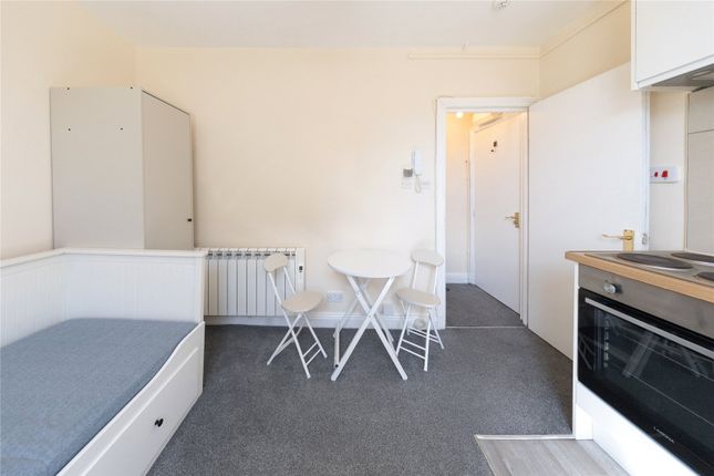Flat 6, 21, Dorset Gardens, London photo 4