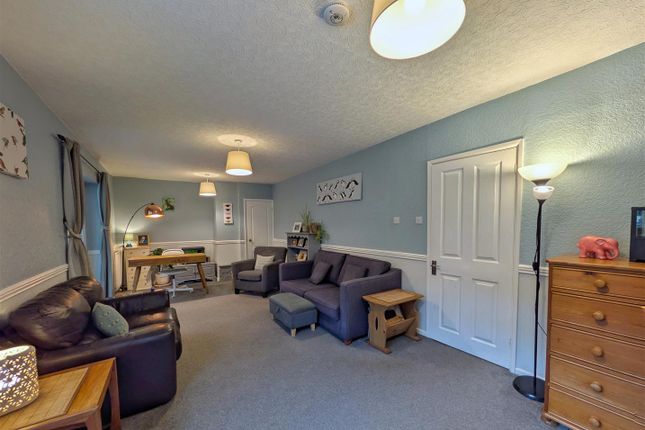 6, Woodland Close, Lydney photo 4