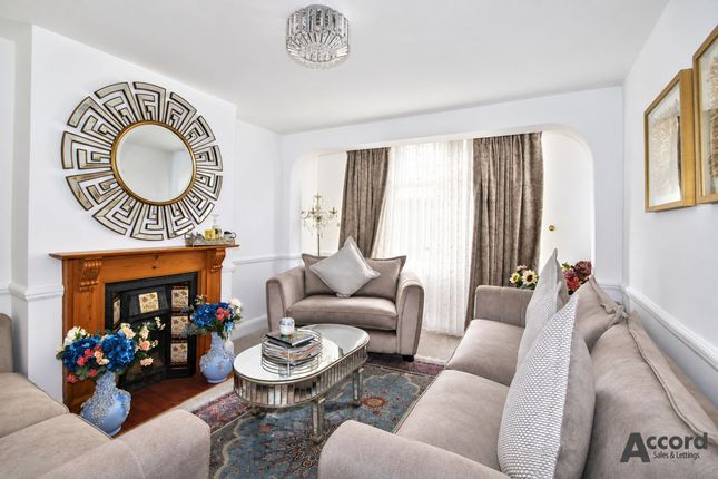 15 Ashmour Gardens, Romford photo 4