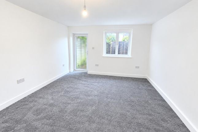 St. Judes Road, Egham photo 4