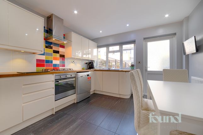 13, Bletsoe Walk, Islington photo 2
