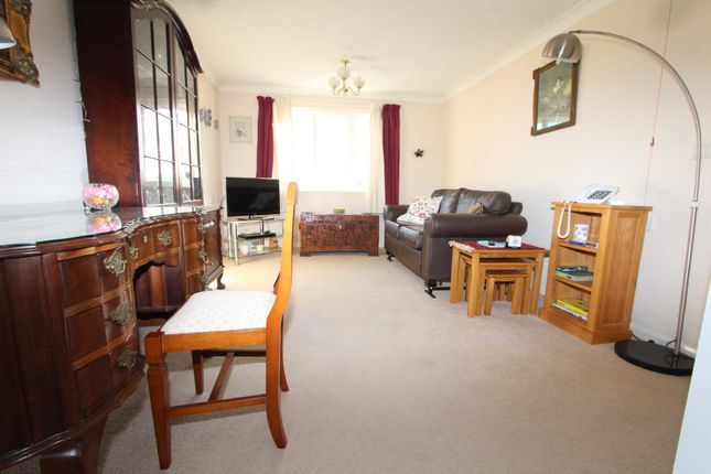 Flat for sale in King Georges Close, Rayleigh