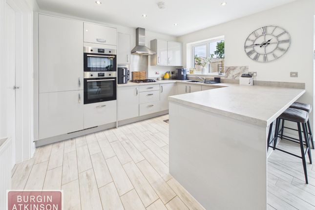13, Forester Gardens, Retford photo 2