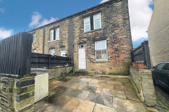End terrace house for sale in Woodside Place, Halifax
