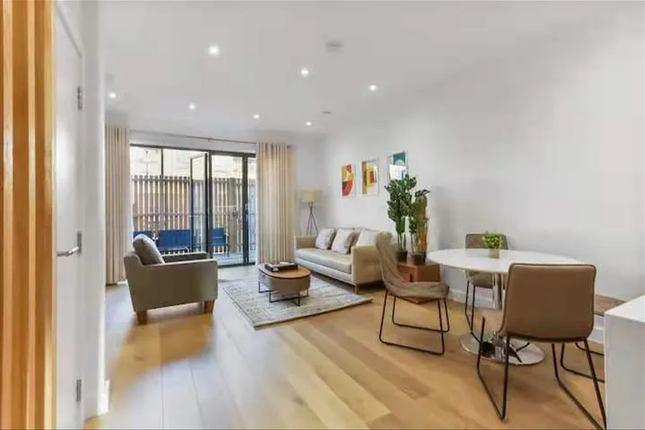 Town house for sale in Caird Street, London