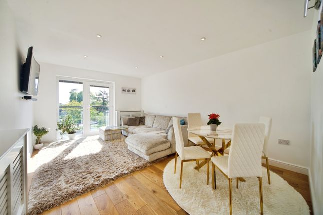 8, The Cedars, Broxbourne photo 2