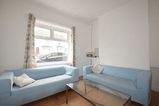 5-bed terraced on Cathays Terrace, Cardiff, £2,625/mo