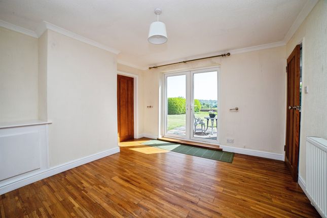 82, Crosshill, Ripley photo 4