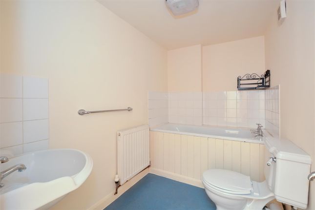 Flat for sale in Peary Place, London