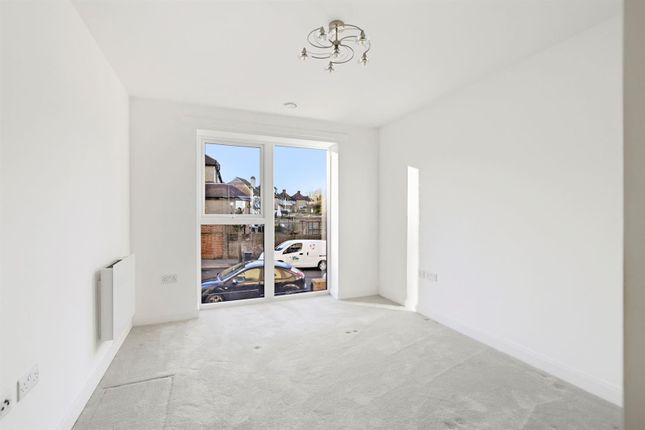 5 Lewis House, 224 Beulah Hill, London photo 4
