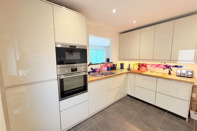4, Manor Crescent, Southampton photo 4