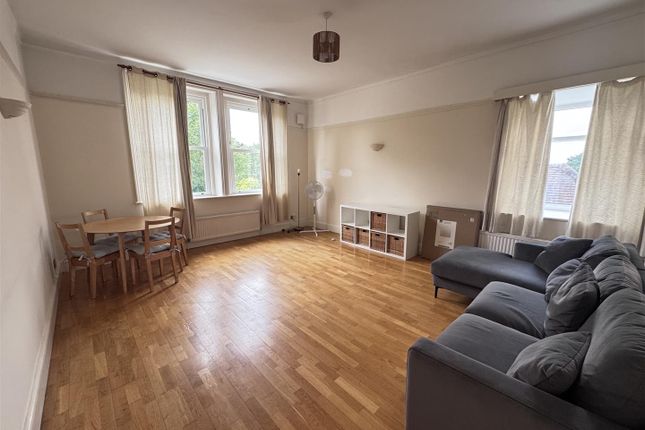 Flat 4, 20, Oakleigh Park South, London photo 2