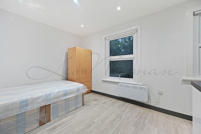 Room 1  HMO 51, Dafforne Road, London photo 4