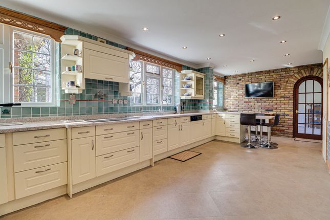 2, Woodland Rise, Dunstable photo 2
