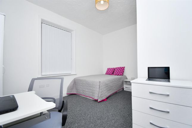 En-Suite 2.Jpg