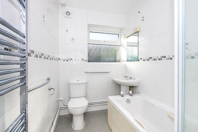 17, Evesham Close, Reigate photo 5