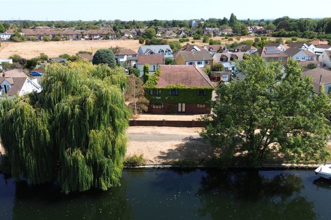 76, Thames Side, Surrey photo 2