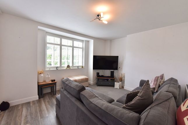 2,Flat 1, Maidensbridge Road, Kingswinford photo 2