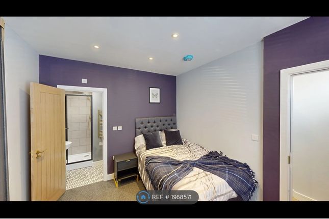 Room to rent in Shaftesbury Road, Swinton, Manchester