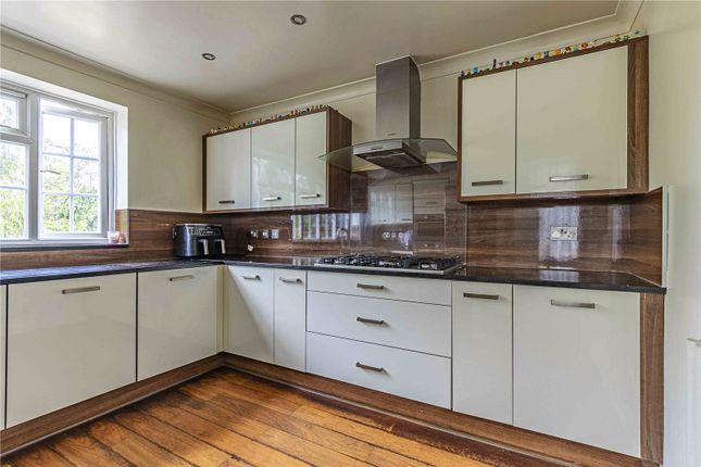 3, Hollygrove, Hertfordshire photo 3