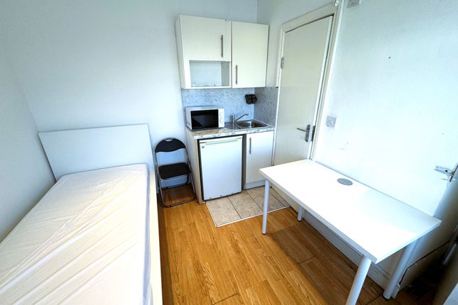 427, ILFORD LANE, ILFORD photo 2