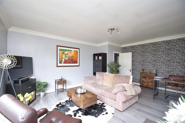 Flat to rent in Kewferry Drive, Northwood