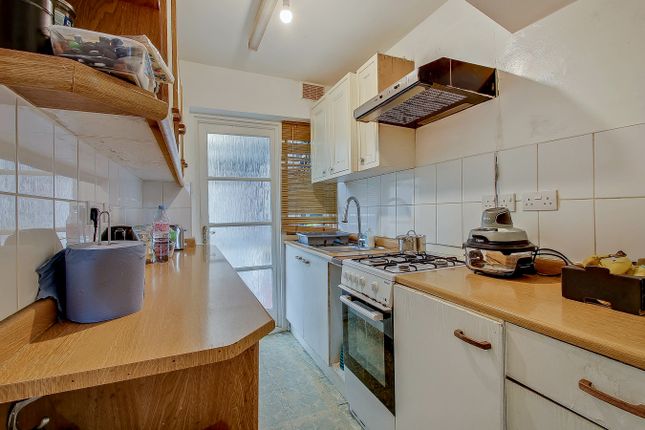 14, Rosewood Avenue, Greenford photo 3
