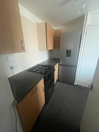 56 Gainsborough Tower, Academy Gardens, NORTHOLT photo 5